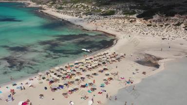 空中无人机视图视频标志性的巴洛斯海滩环礁湖格拉姆武萨岛绿松石清晰的海纯白色沙子克里特岛岛希腊巴洛斯海滩克里特岛希腊